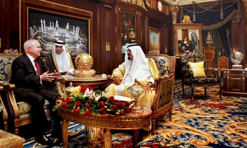 Η Σαουδική Αραβία προσλαμβάνει “στρατό” από λομπίστες λόγω Μπάιντεν